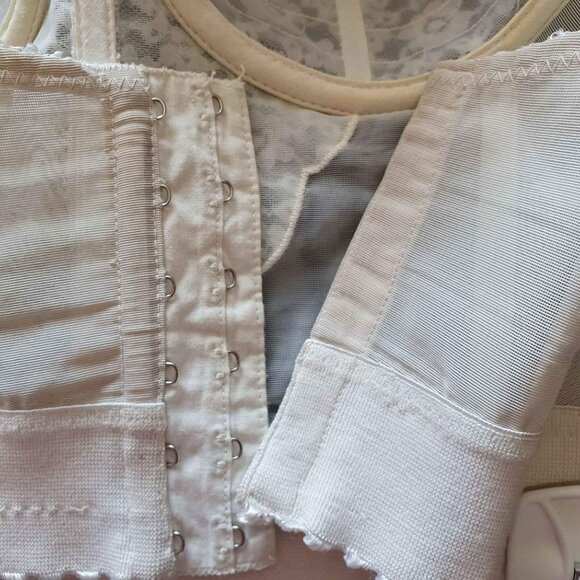 Vintage strapless bra bustier in off white with lace size bust is approx C 36 - Picture 3 of 3